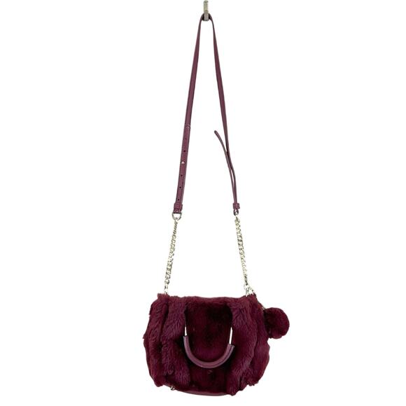 Isaac Mizrahi Crossbody Bag Womens Burgundy Faux Fur Pom Pom Chain Strap Mini - Picture 1 of 5